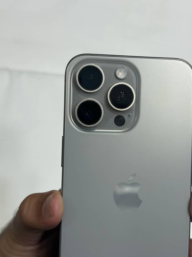 Apple iPhone 15 Pro Max Titanium 1