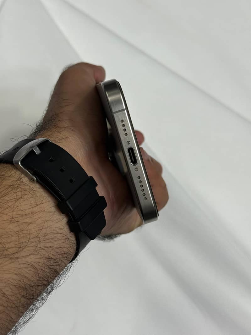 Apple iPhone 15 Pro Max Titanium 3