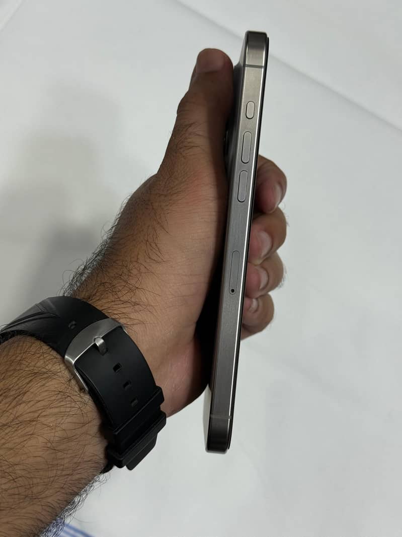 Apple iPhone 15 Pro Max Titanium 4