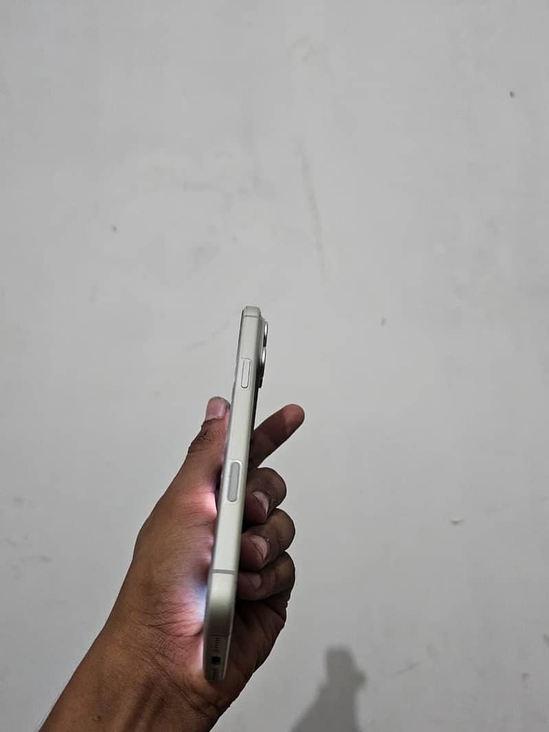Apple iPhone 17 Pro Max 3
