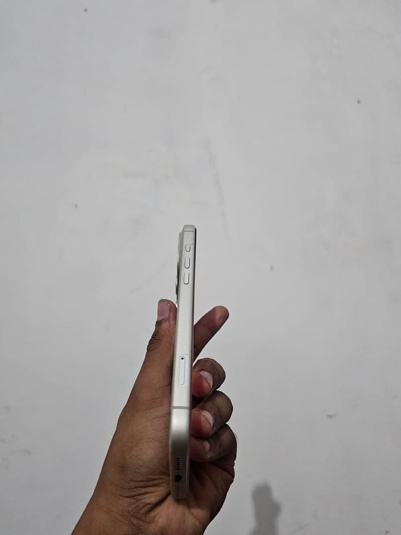 Apple iPhone 17 Pro Max 4