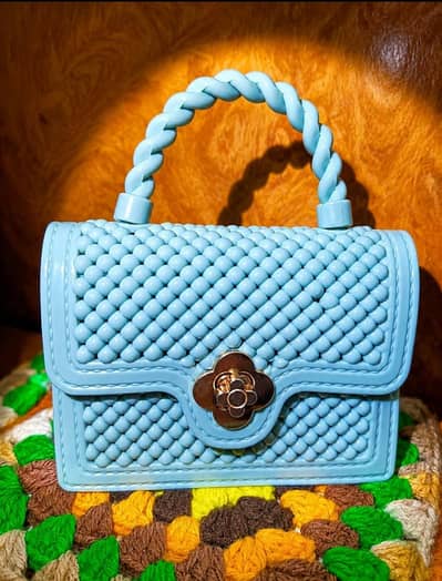 stylish pistachio Green ladies handbang with chain