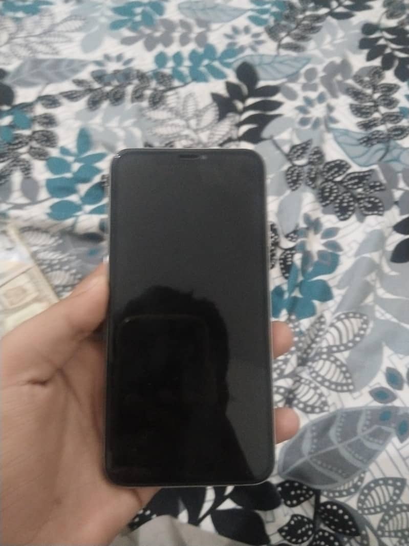 Apple iPhone XS Max 1