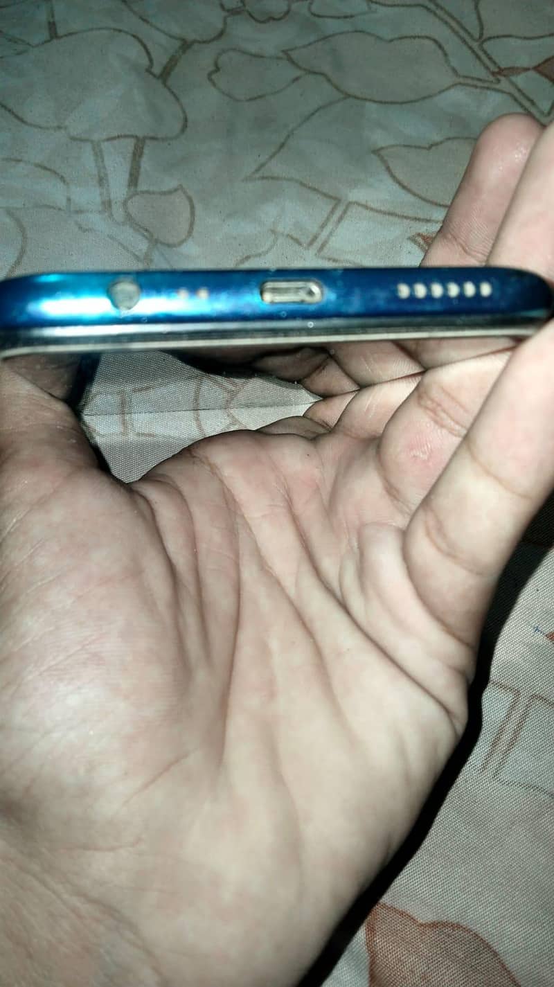 Realme 3 5