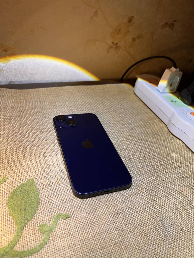 Apple iPhone 14 3