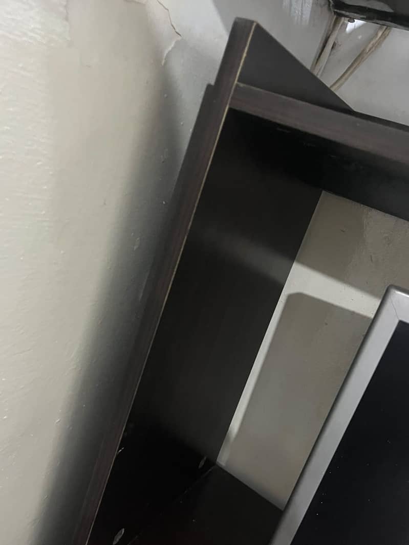 Computer table 1