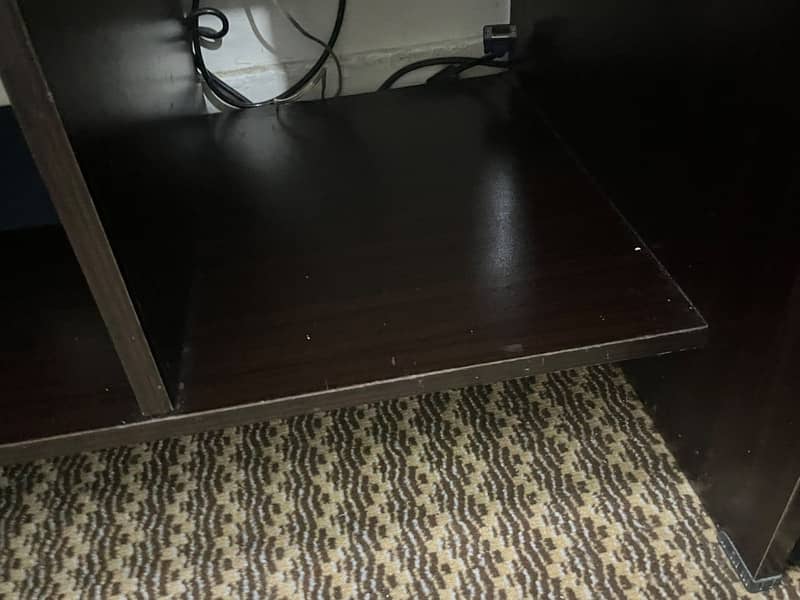 Computer table 4