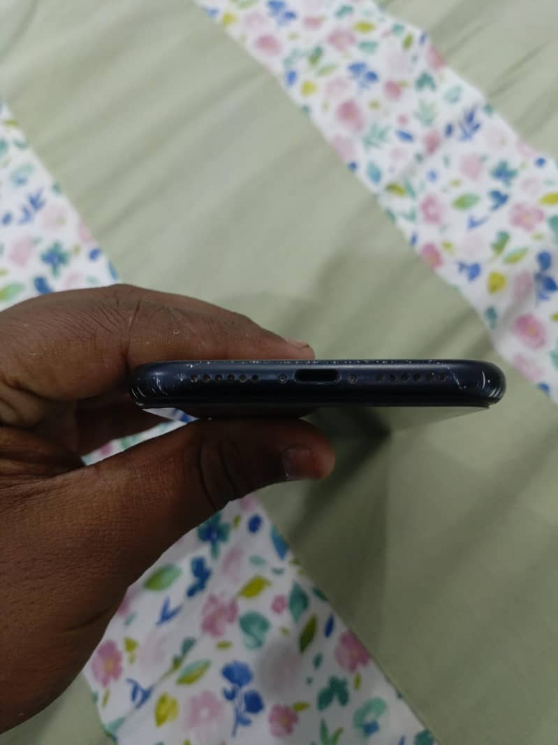 Apple iPhone XR 1