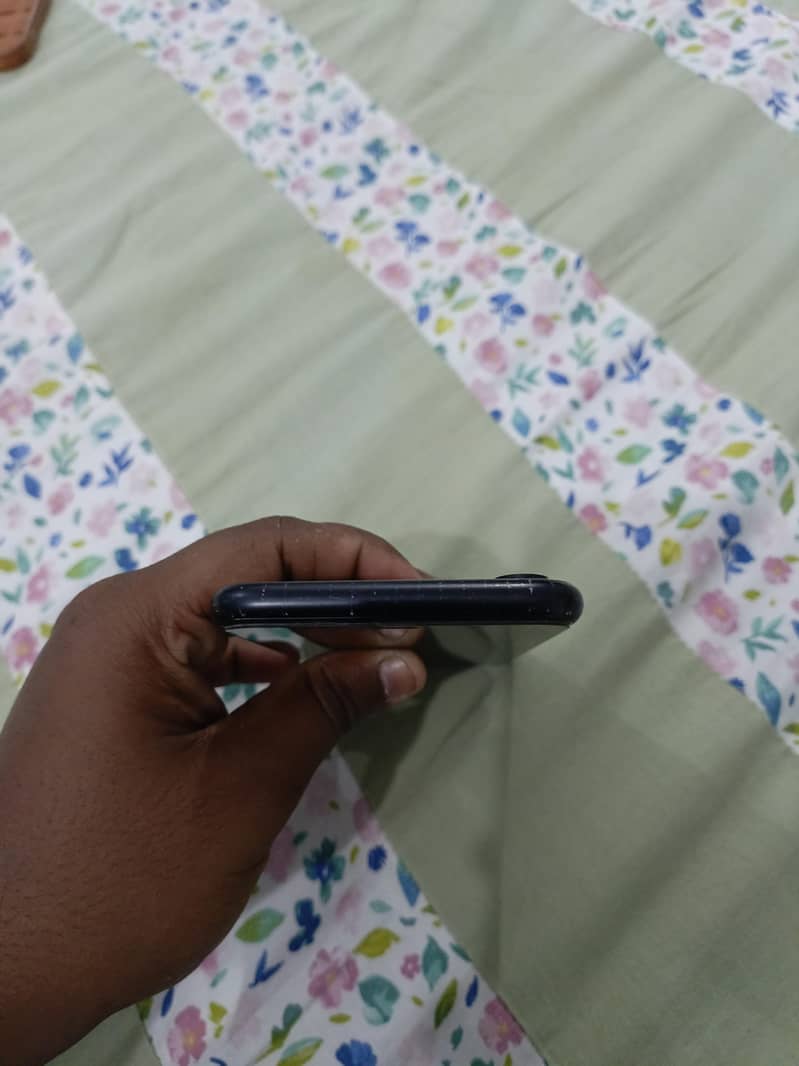 Apple iPhone XR 4