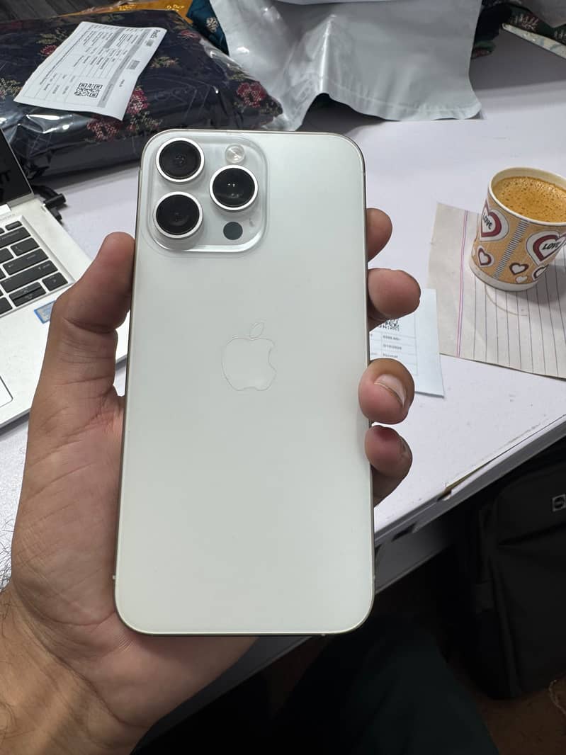 Apple iPhone 15 Pro Max 2