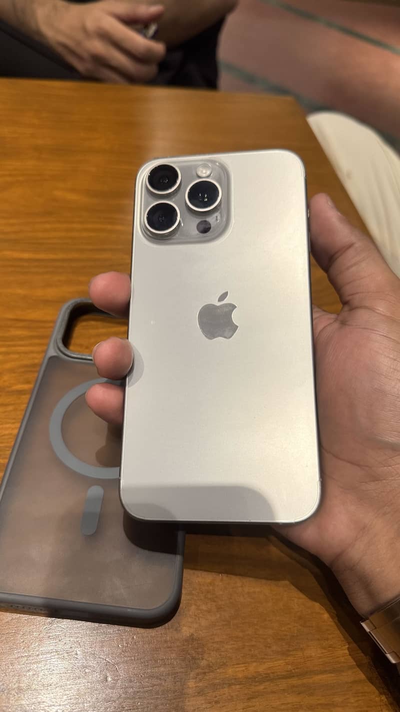 Apple iPhone 15 Pro Max 0