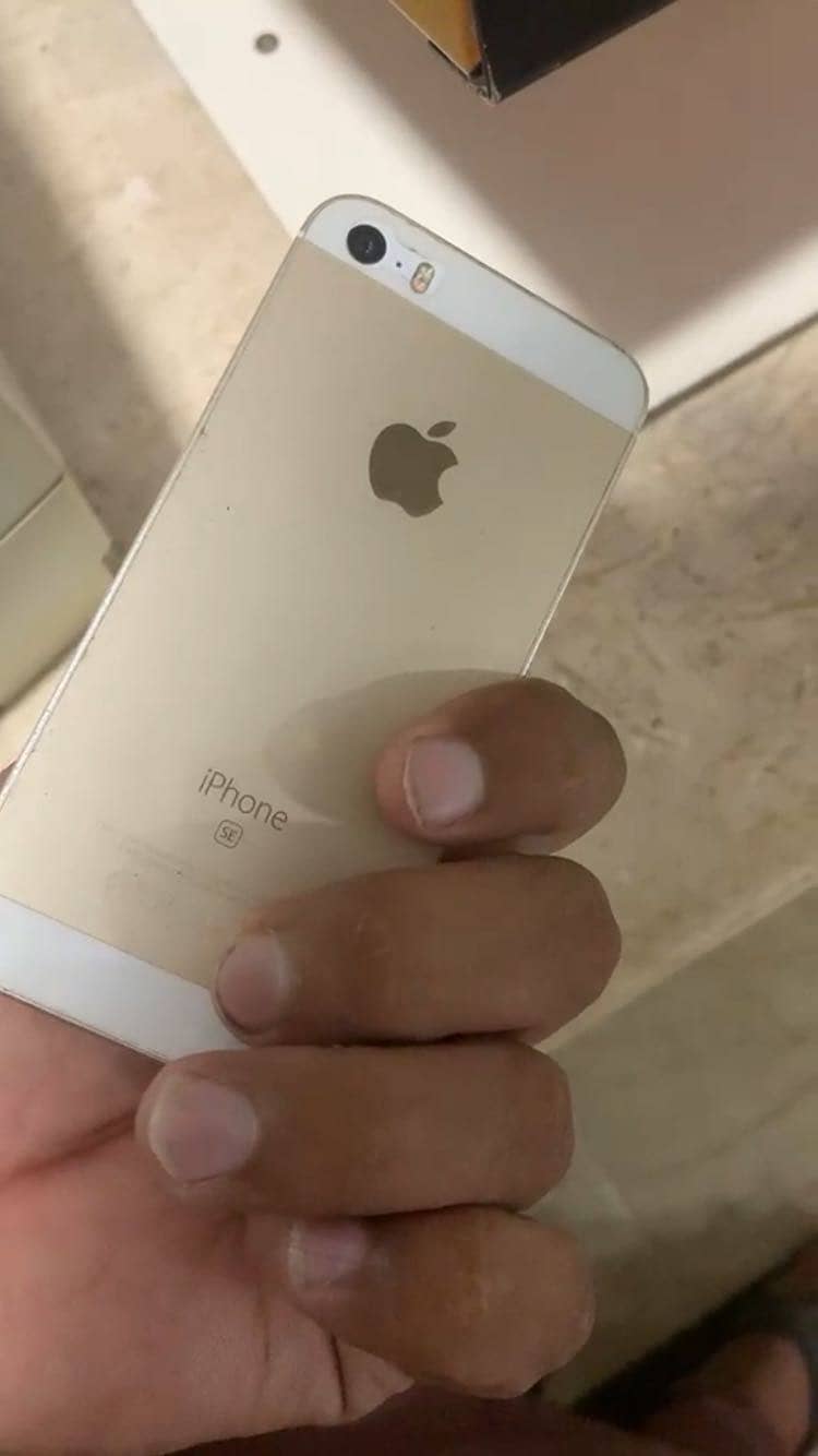 Apple iPhone SE 0