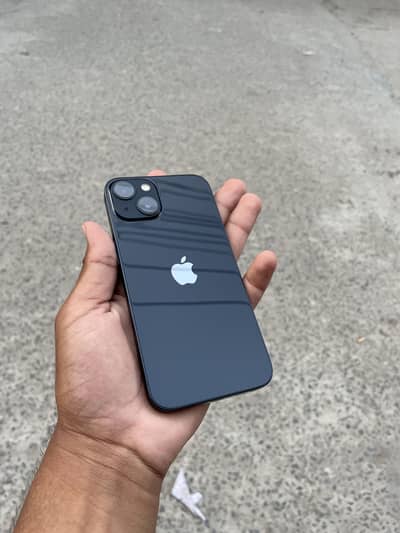 Apple iPhone 13