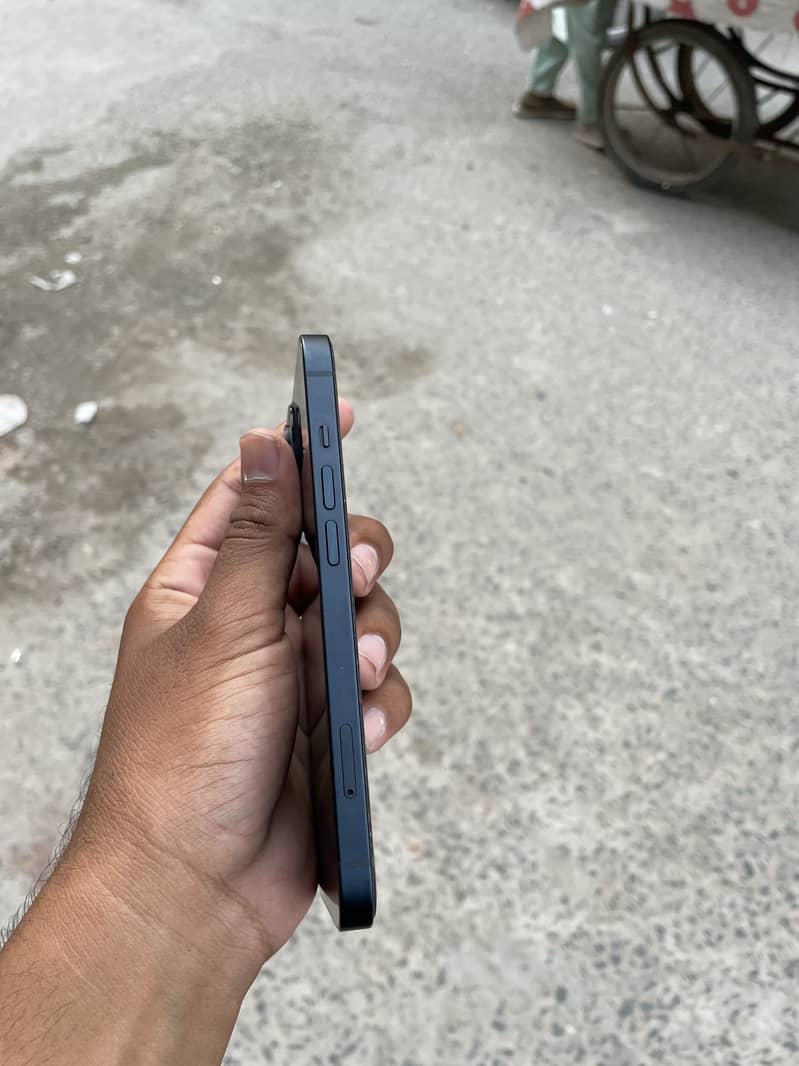 Apple iPhone 13 1
