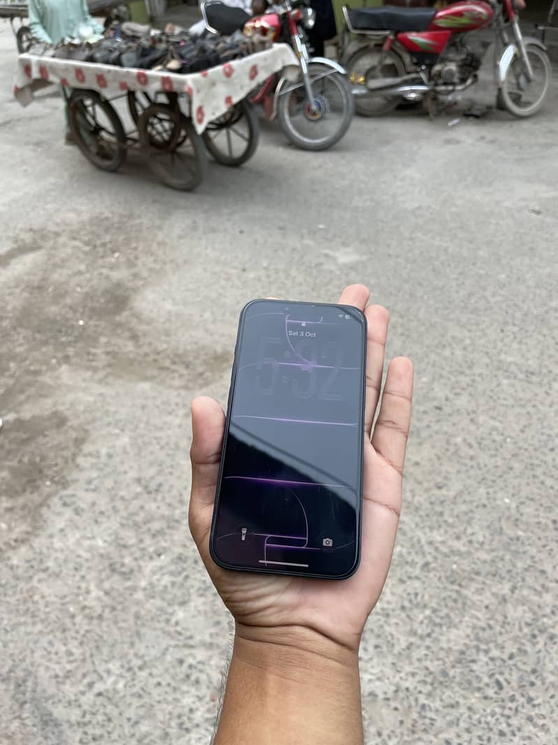Apple iPhone 13 5