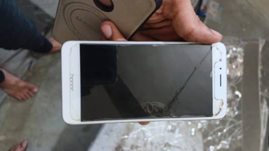 Honor 8 ram 4/64   back damage all original