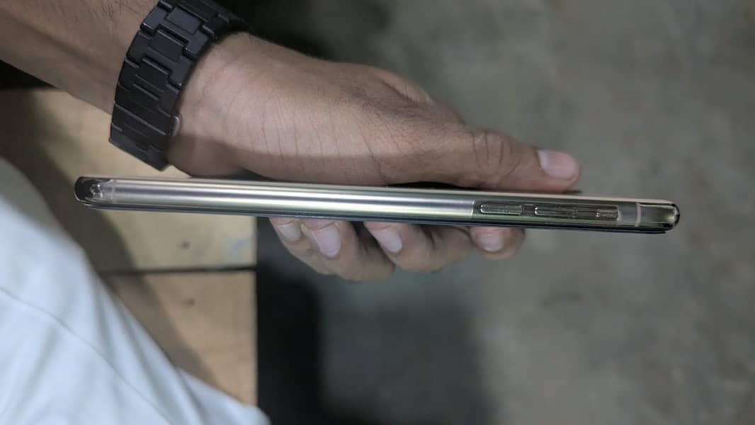 Apple iPhone XS Max 1