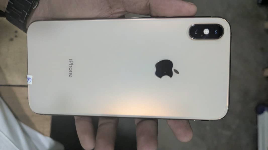 Apple iPhone XS Max 4