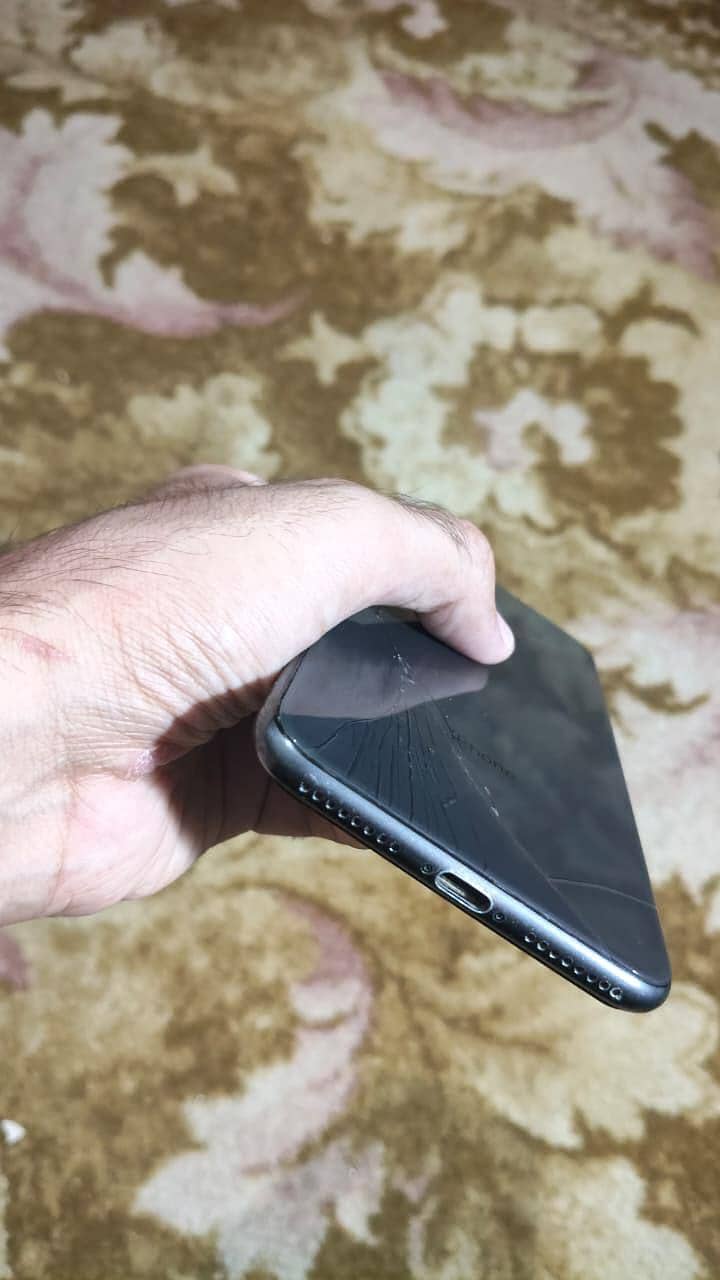 Apple iPhone 8 Plus pta approved 4