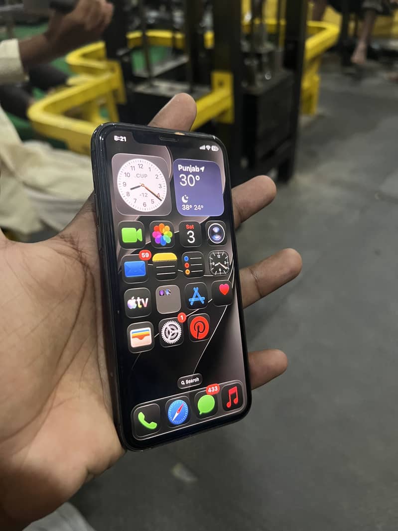 Apple iPhone 11 Pro JV 1