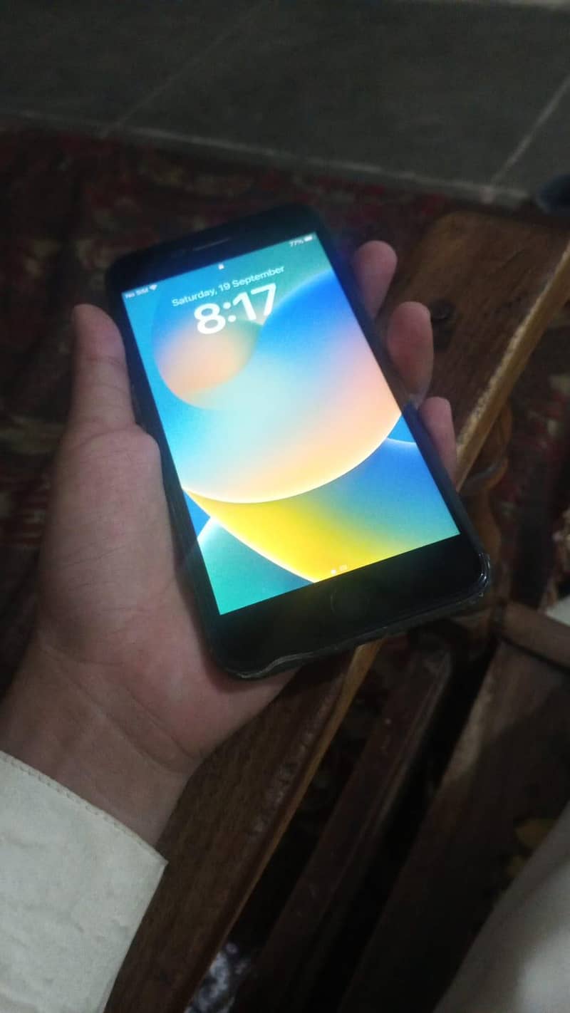 Apple iPhone 8 Plus 1