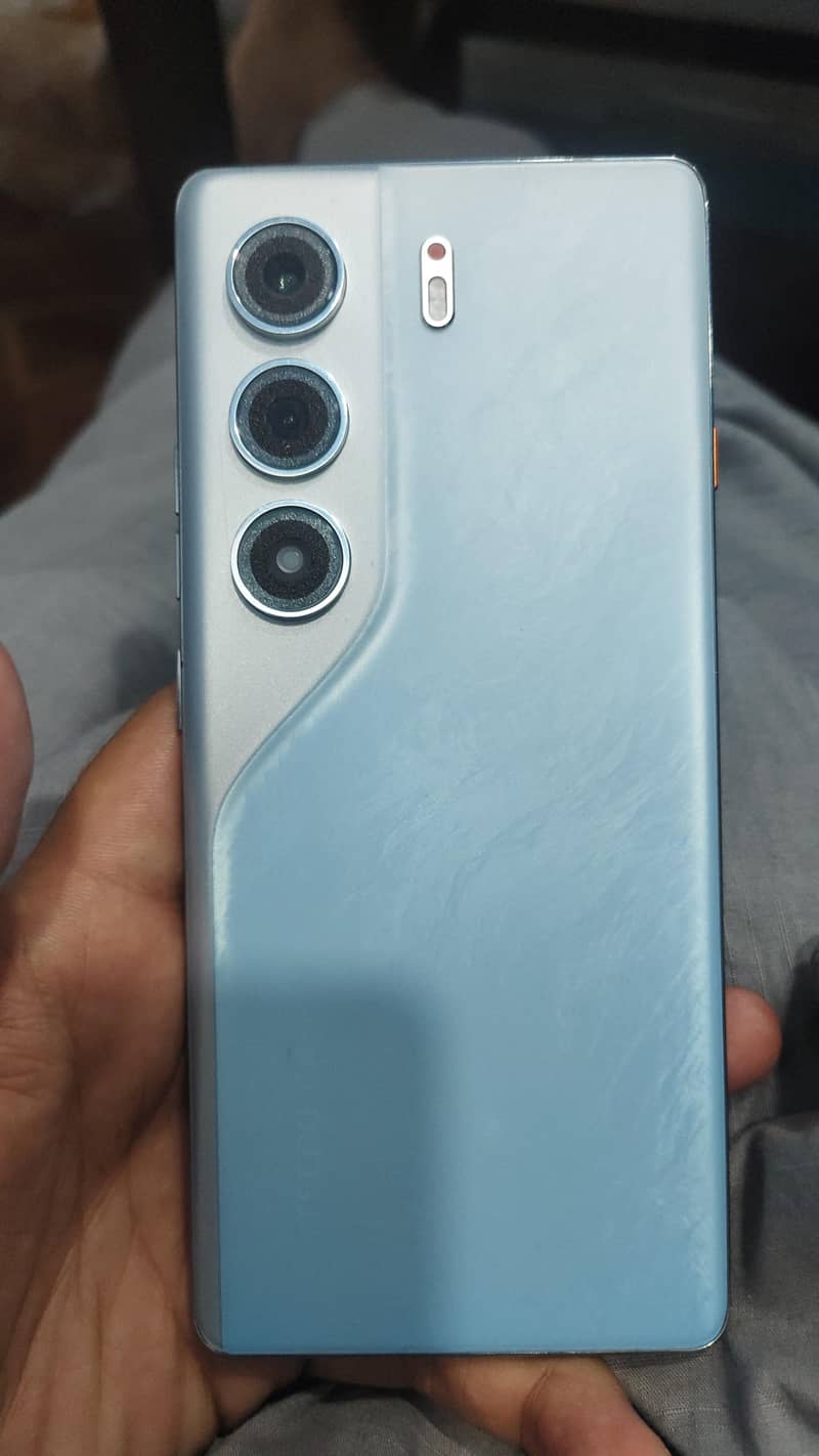 Tecno CAMON 40 Pro 0