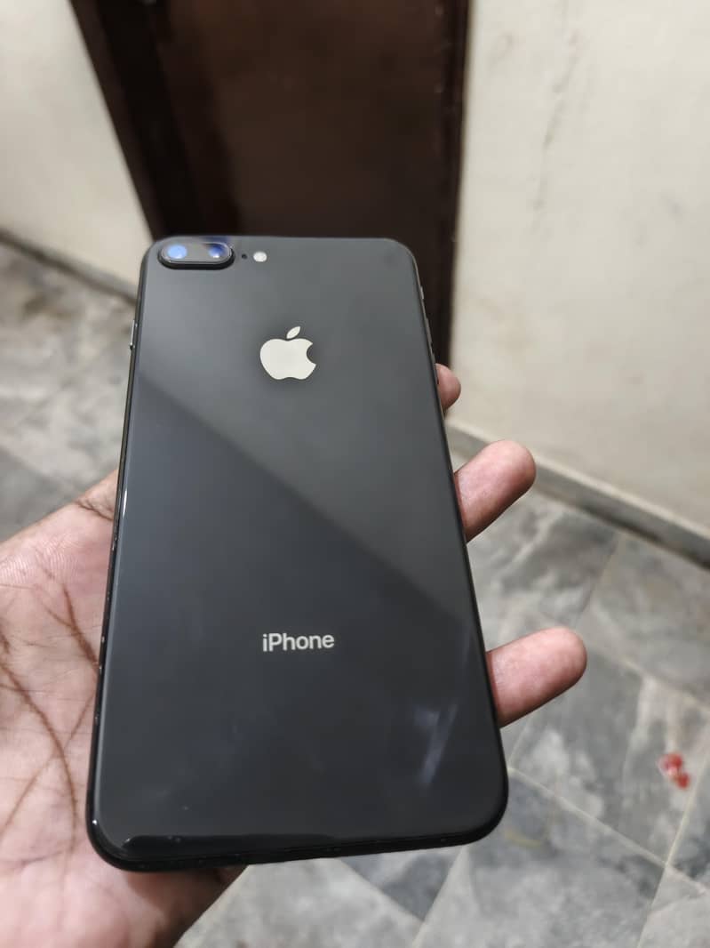 Apple iPhone 8 Plus 2