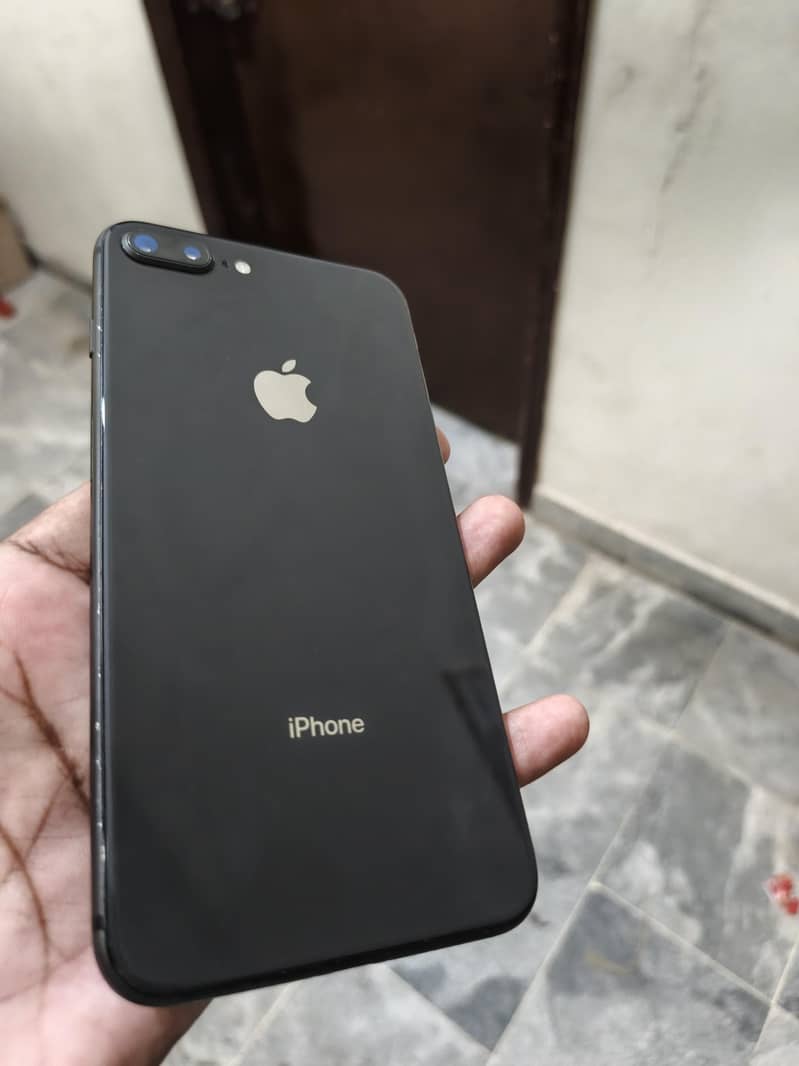 Apple iPhone 8 Plus 9
