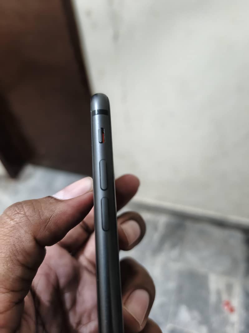Apple iPhone 8 Plus 11