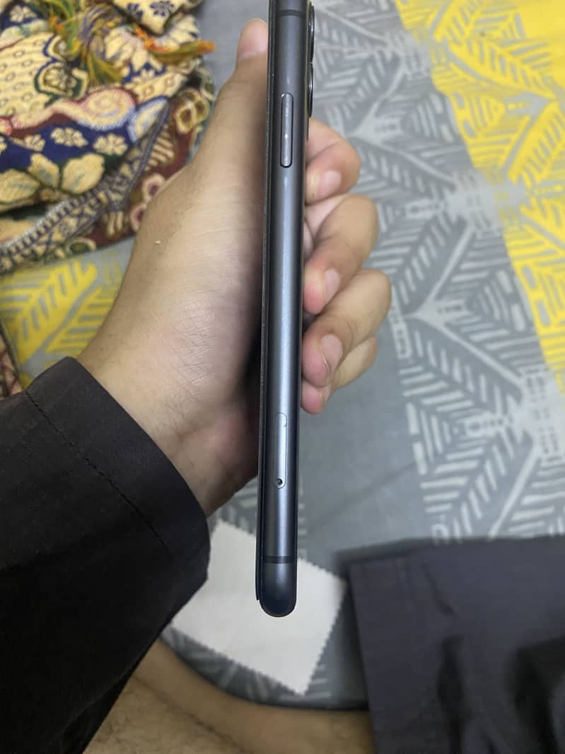 iPhone 11 64 GB 3
