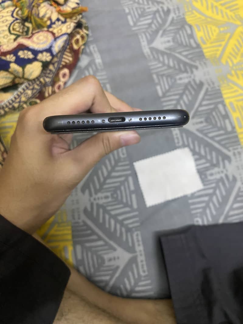 iPhone 11 64 GB 4