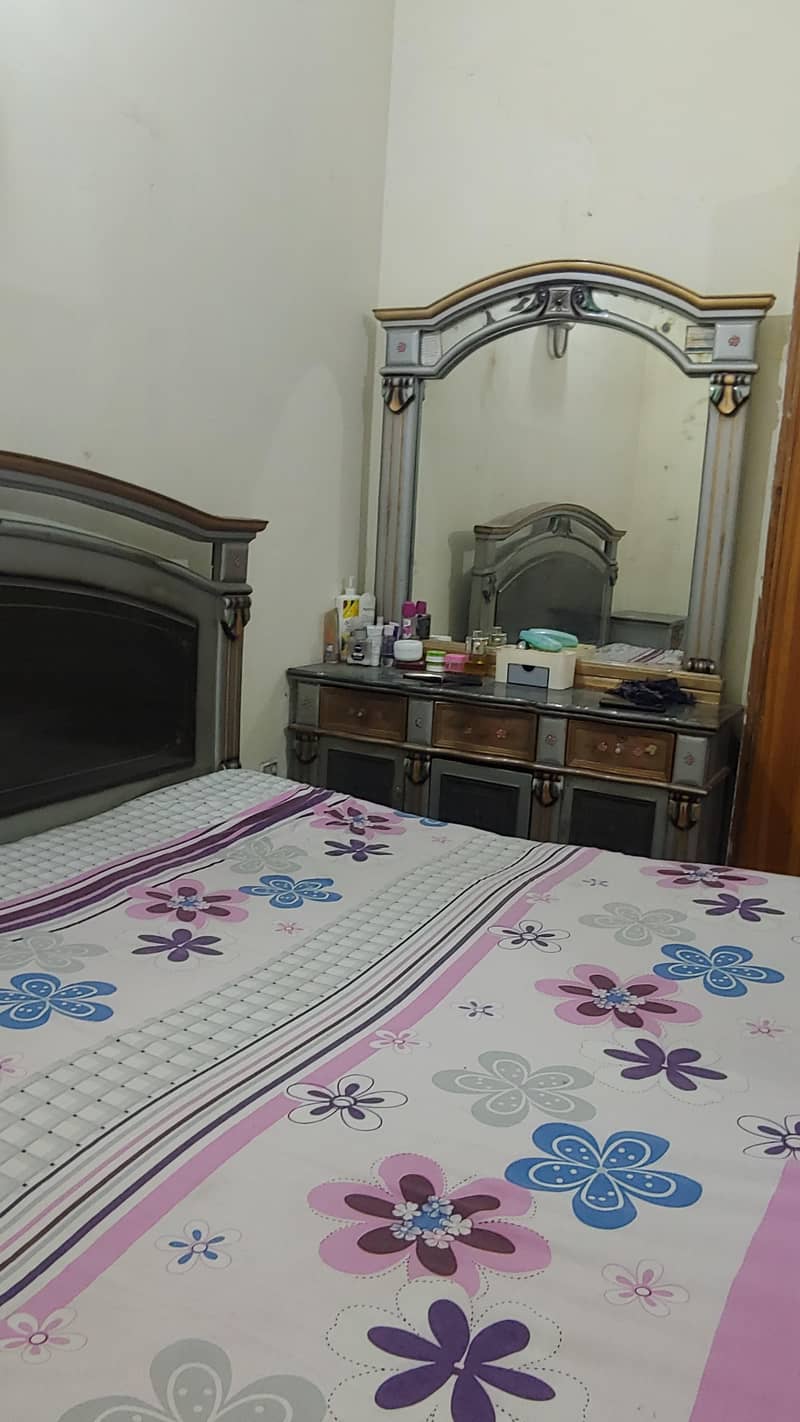 1 double bed without matress 2 side table 1 dressing table 0
