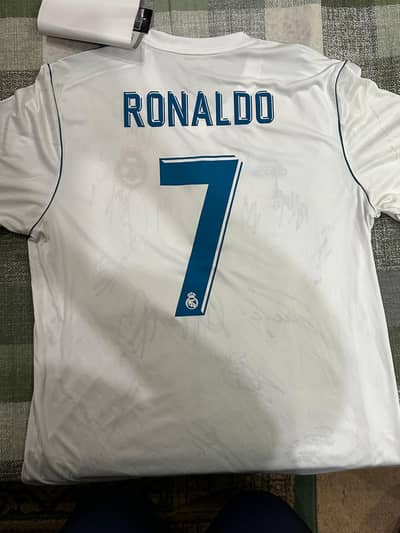 La Lega 2017-18  Ronaldo Shirt  signed by the whole team price, UK £