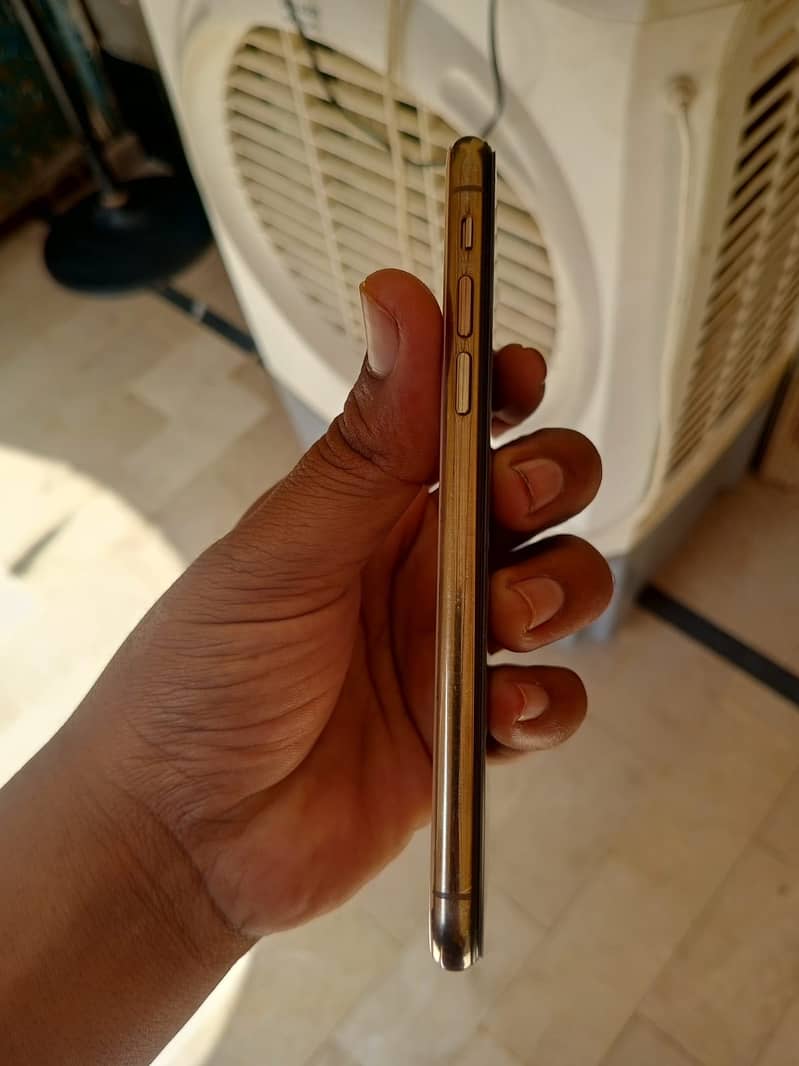 Apple iPhone XS 5