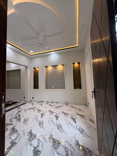 8MARLA LOWER PORTION AVAILABLE FOR RENT IN MILITARY ACCOUNT'S SOCIETY COLLEGE ROAD LAHORE