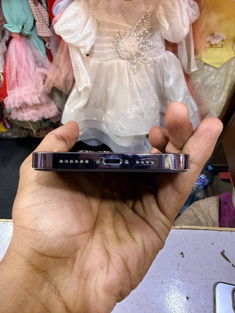Apple iPhone 14 Pro Max 4