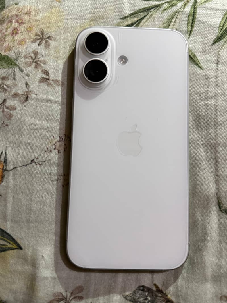 Apple iPhone 16 0