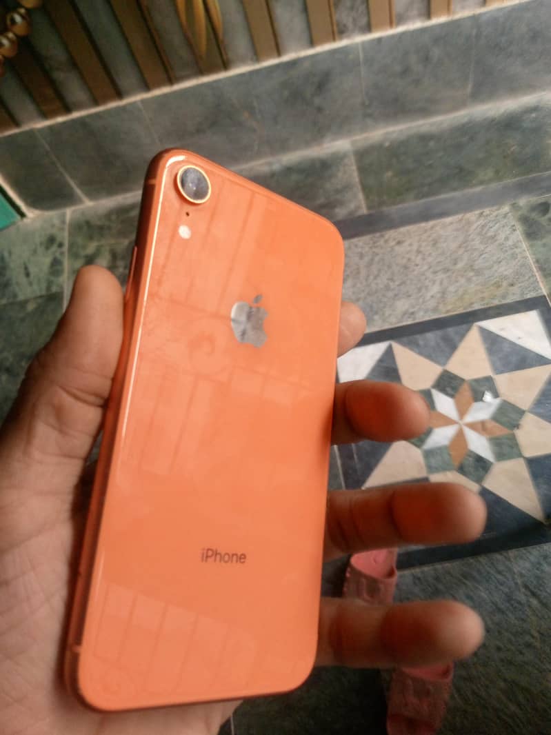 Apple iPhone XR 4