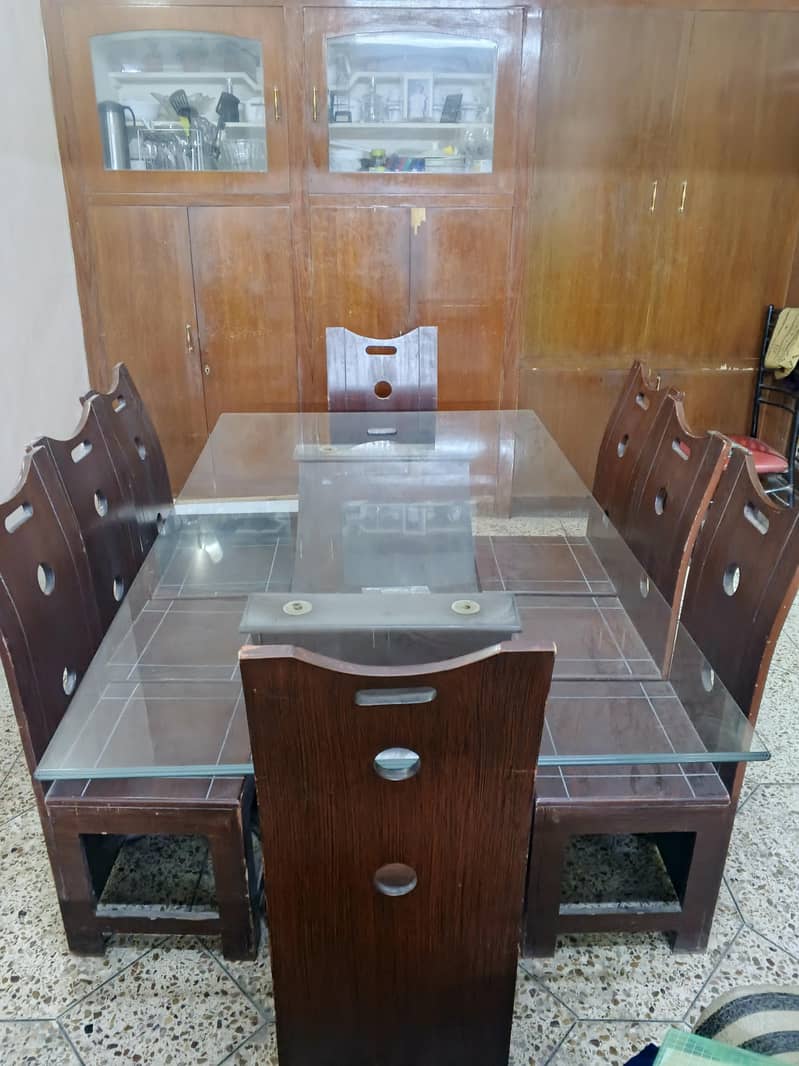 Good condition slightly used dining table royal type 0