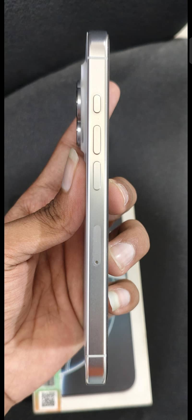 Apple iPhone 16 Pro 1