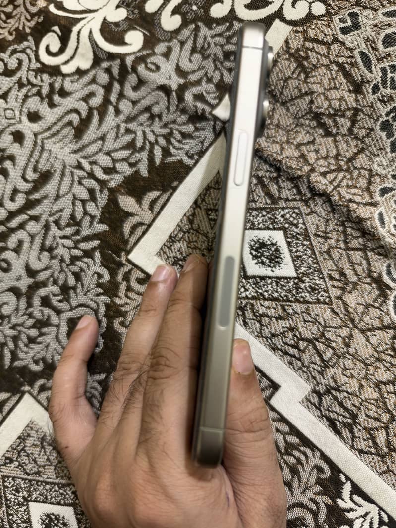 Apple iPhone 15 Pro Max 2