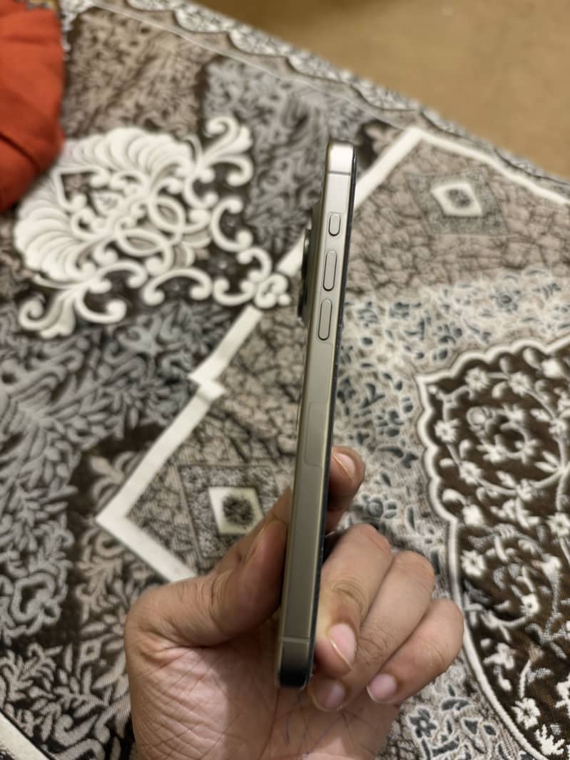 Apple iPhone 15 Pro Max 3
