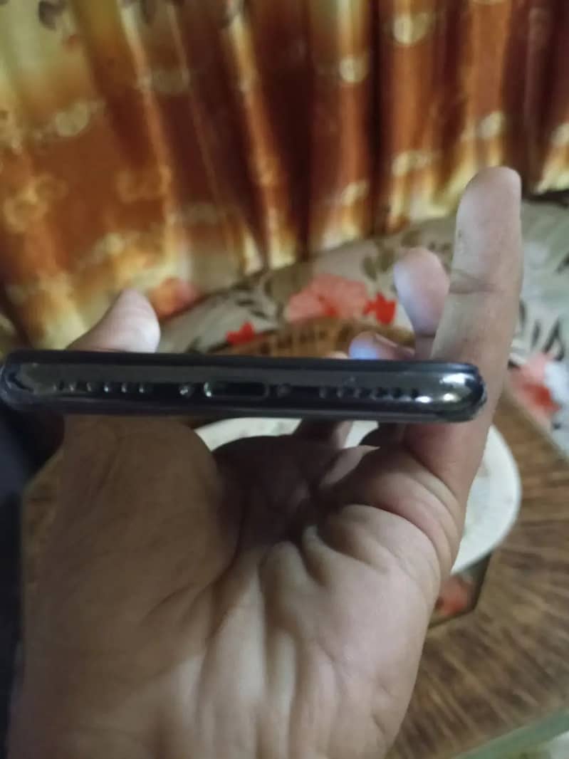 Apple iPhone X 3