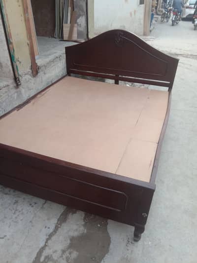 Double bed queen size