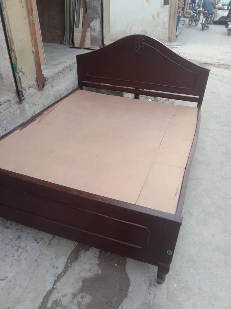 Double bed queen size 0