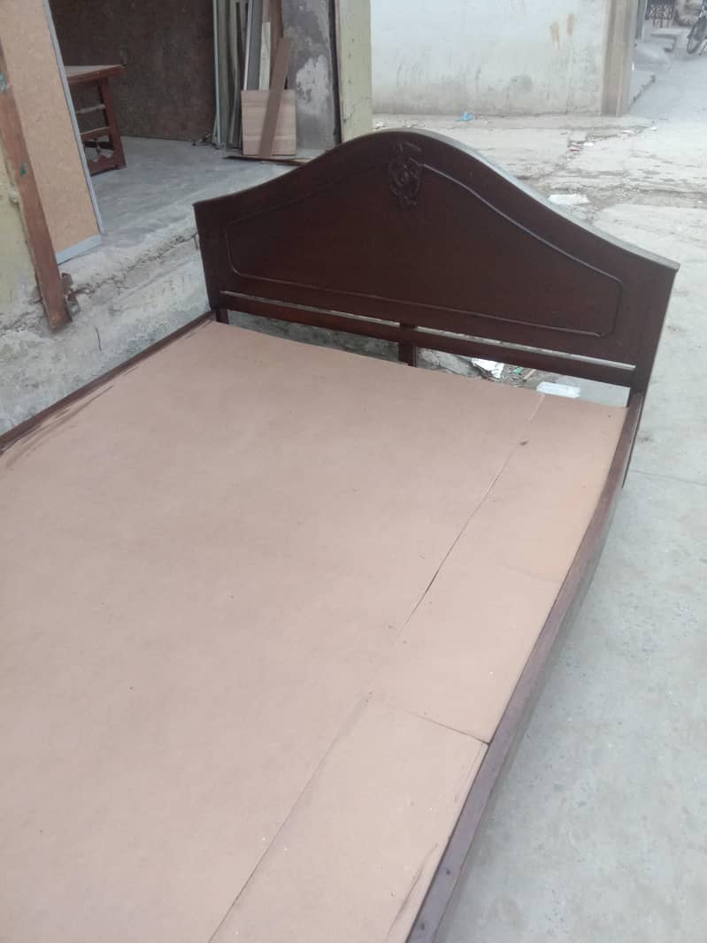 Double bed queen size 2