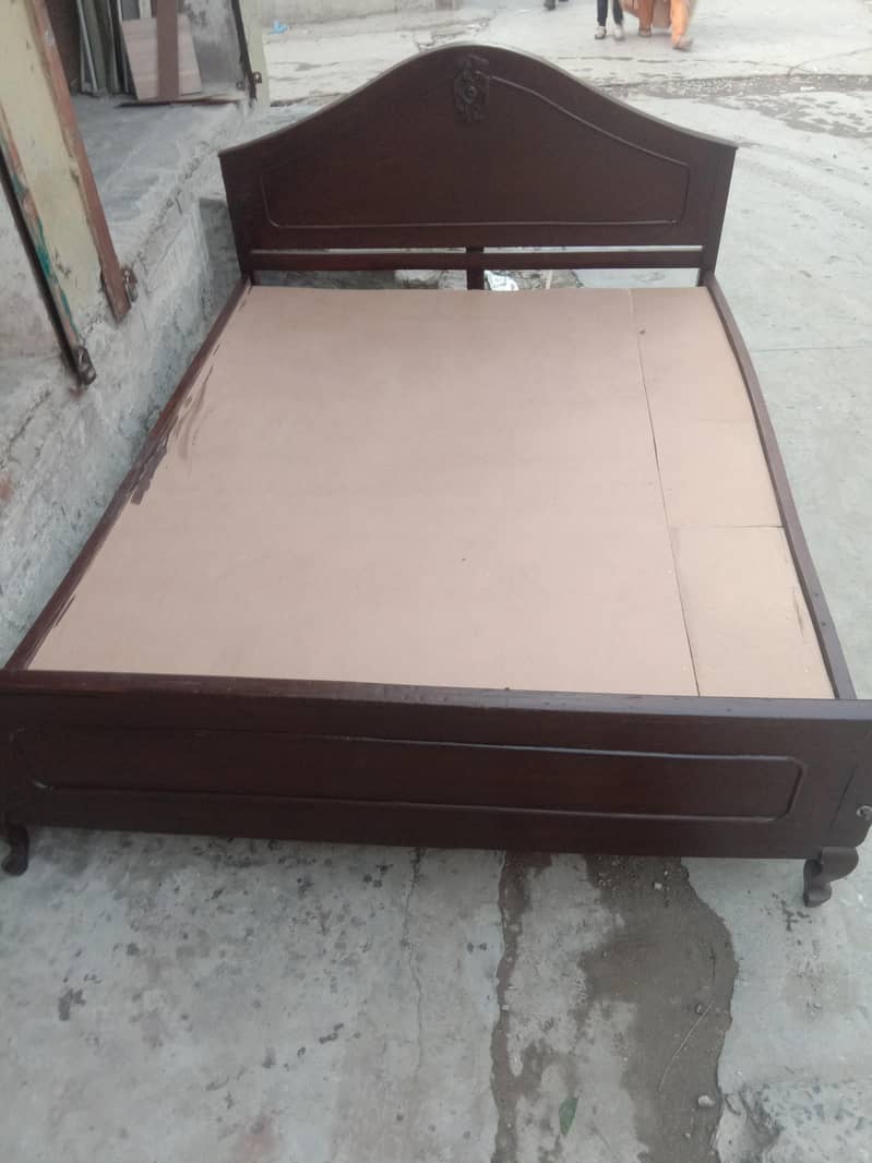 Double bed queen size 4