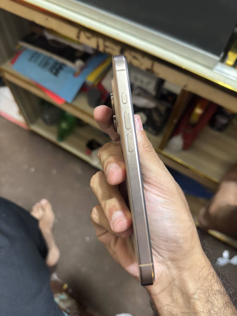 Apple iPhone 16 Pro 2