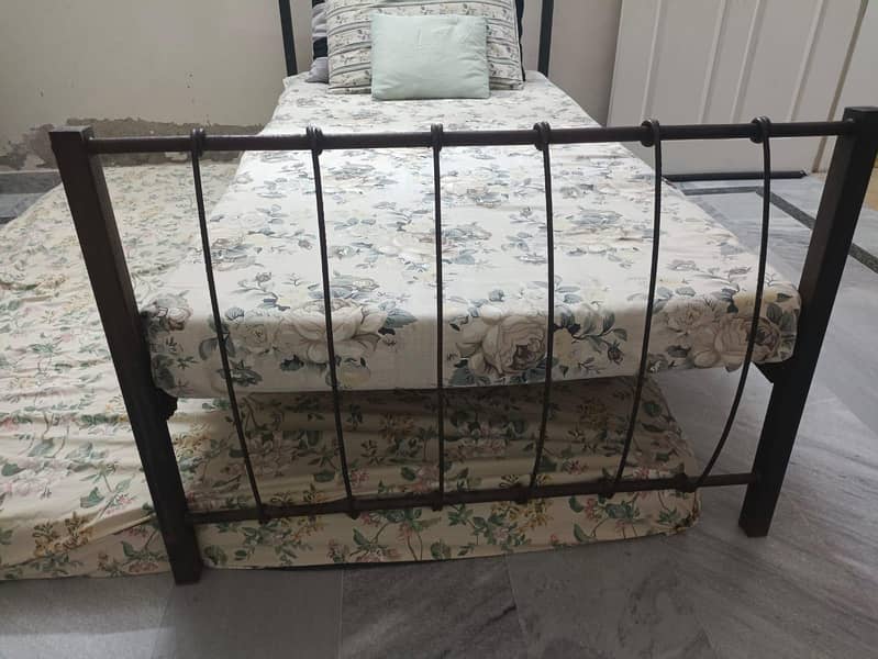 single iron bed 3
