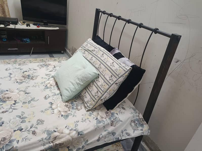 single iron bed 5